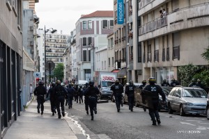 Paris - Manifestation sauvage dans les rues de Belleville-016