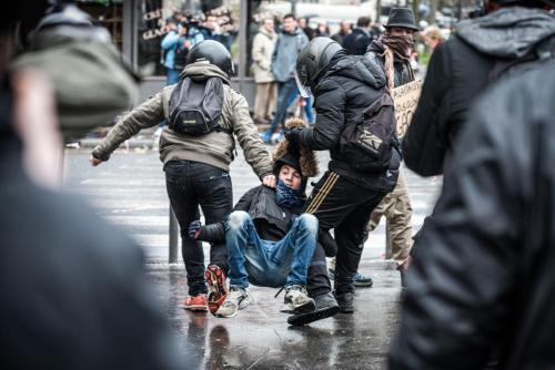 Paris : violences en marge de la manifestation contre la Loi Tra
